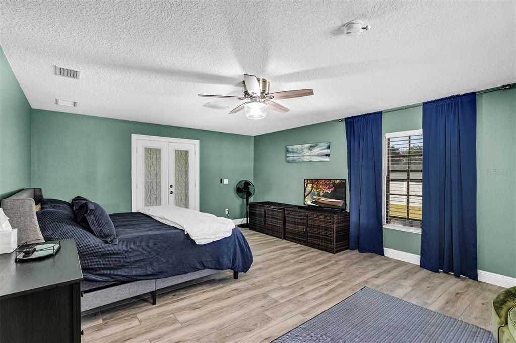 For Sale: $749,250 (5 beds, 4 baths, 4100 Square Feet)