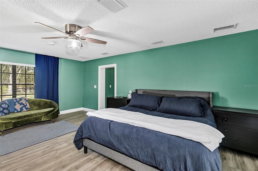 For Sale: $749,250 (5 beds, 4 baths, 4100 Square Feet)