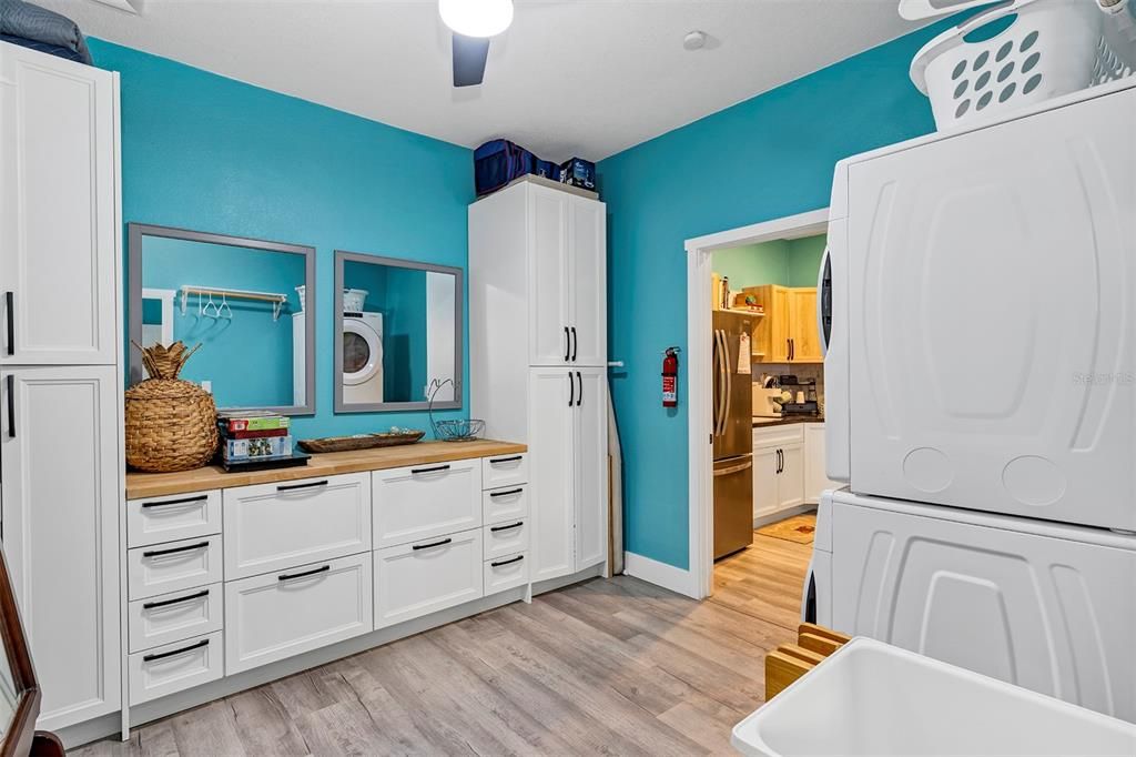 For Sale: $749,250 (5 beds, 4 baths, 4100 Square Feet)