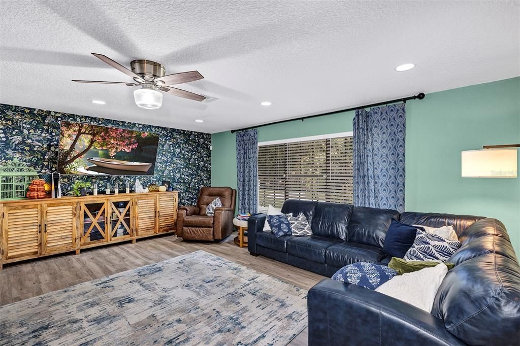 For Sale: $749,250 (5 beds, 4 baths, 4100 Square Feet)