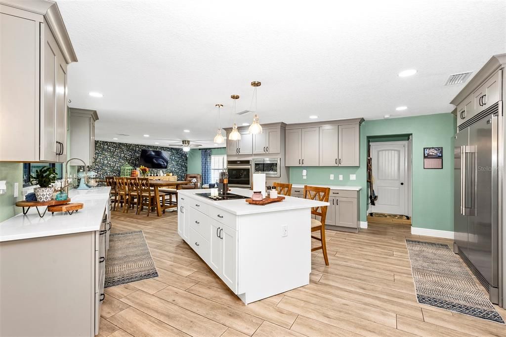 For Sale: $749,250 (5 beds, 4 baths, 4100 Square Feet)