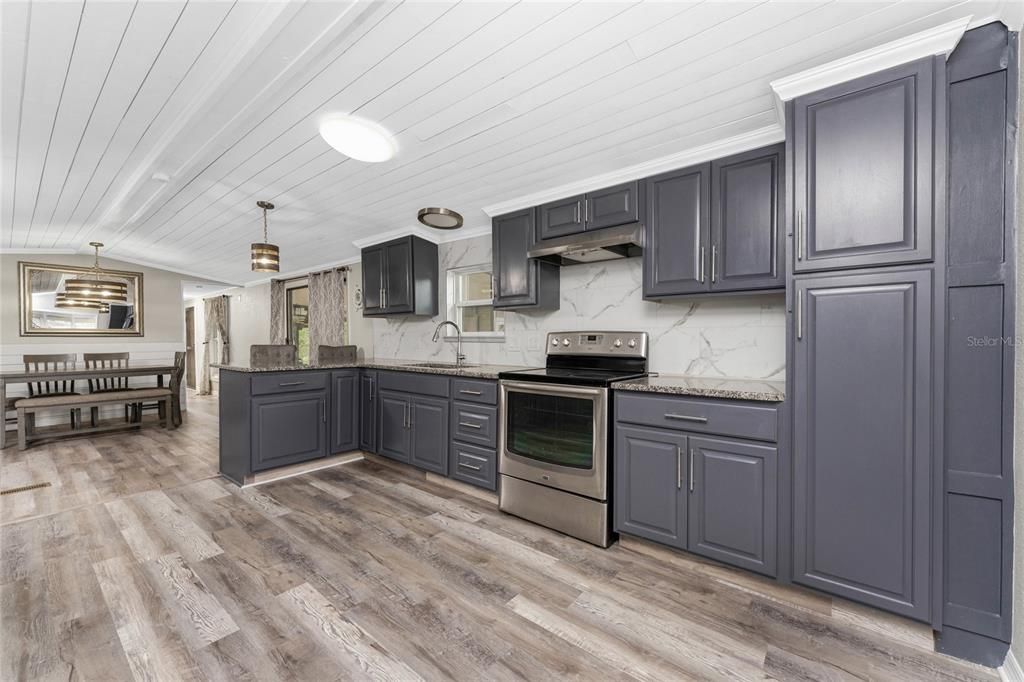 For Sale: $243,988 (3 beds, 2 baths, 1560 Square Feet)