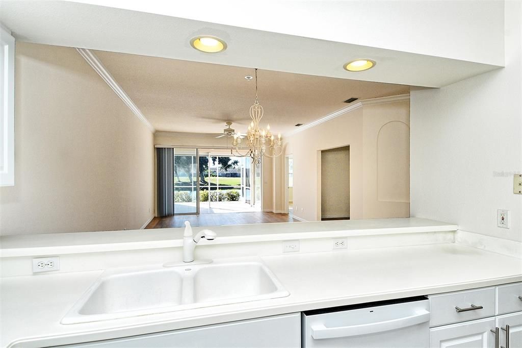 待售: $359,900 (2 贝兹, 2 浴室, 1572 平方英尺)