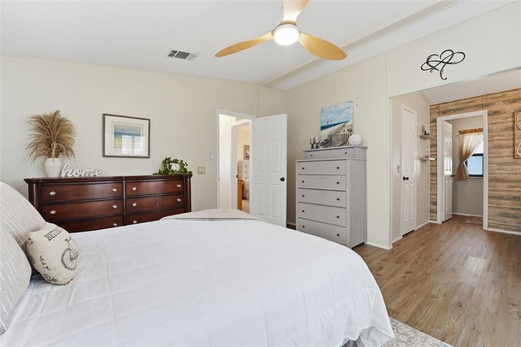 For Sale: $150,000 (2 beds, 2 baths, 1144 Square Feet)