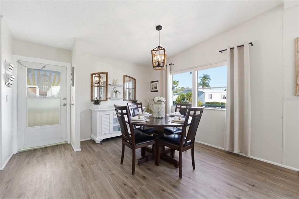 For Sale: $150,000 (2 beds, 2 baths, 1144 Square Feet)