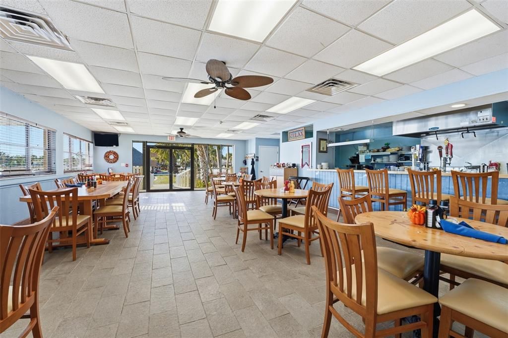 For Sale: $150,000 (2 beds, 2 baths, 1144 Square Feet)