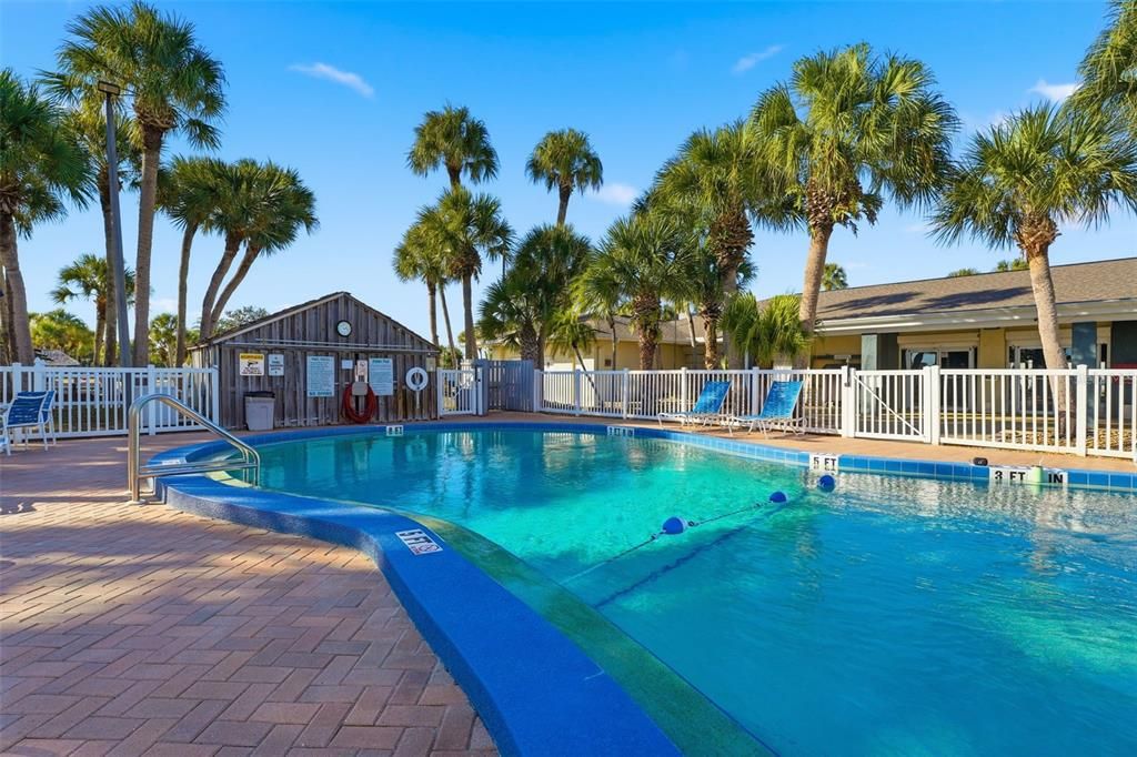 For Sale: $150,000 (2 beds, 2 baths, 1144 Square Feet)