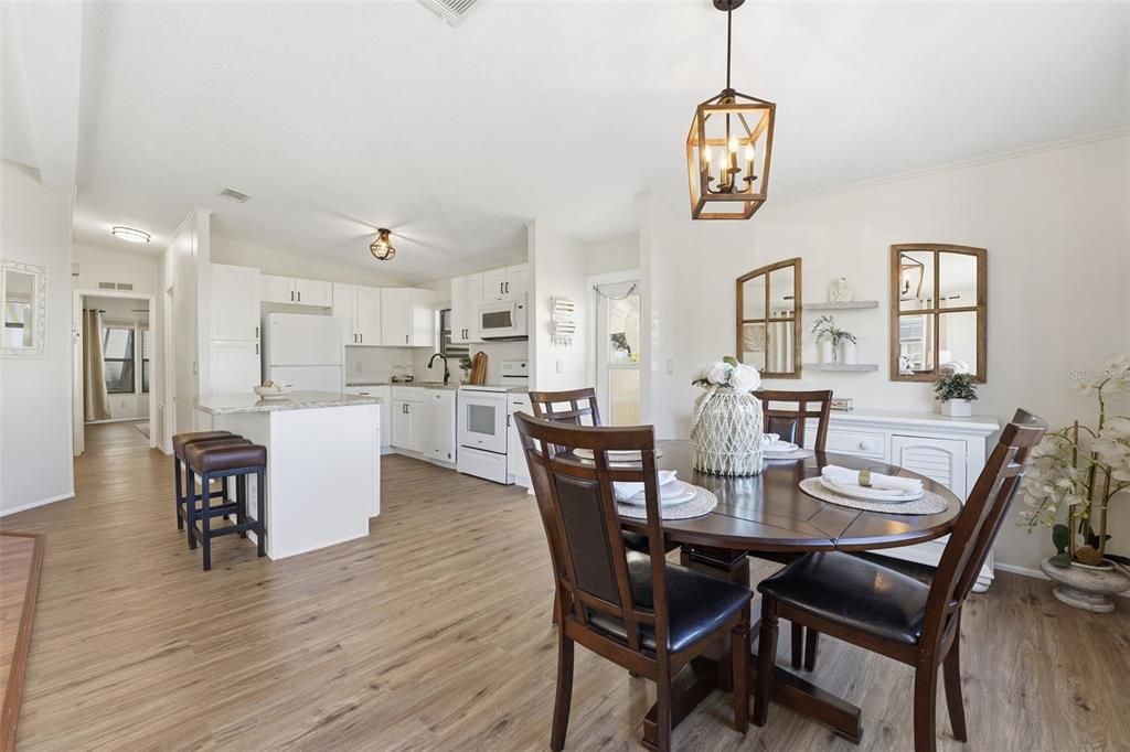 For Sale: $150,000 (2 beds, 2 baths, 1144 Square Feet)