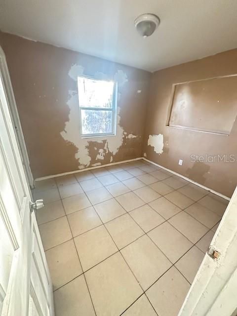 Activo con contrato: $250,000 (3 camas, 2 baños, 1072 Pies cuadrados)