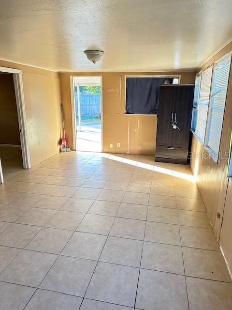 Activo con contrato: $250,000 (3 camas, 2 baños, 1072 Pies cuadrados)