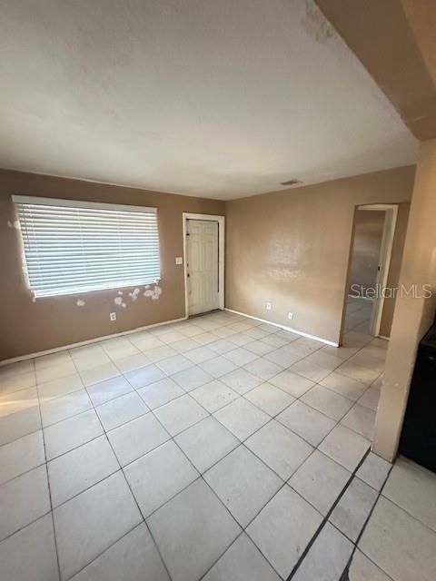 Activo con contrato: $250,000 (3 camas, 2 baños, 1072 Pies cuadrados)