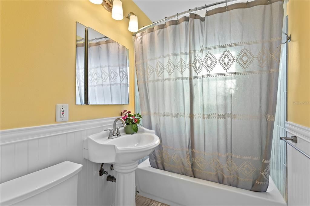 待售: $385,000 (3 贝兹, 2 浴室, 1139 平方英尺)