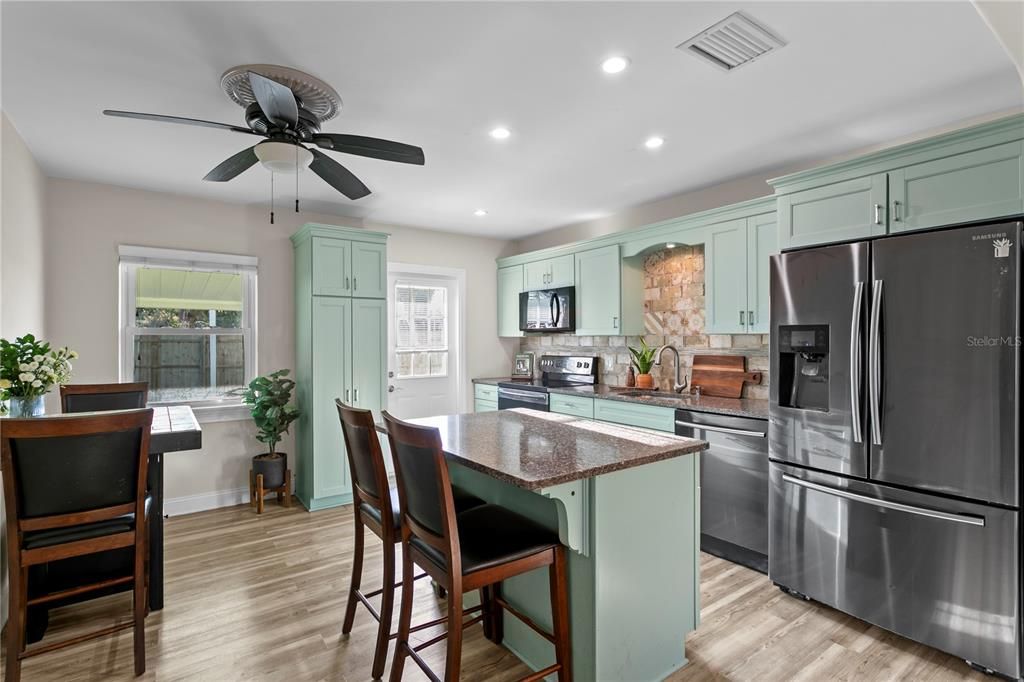 待售: $385,000 (3 贝兹, 2 浴室, 1139 平方英尺)