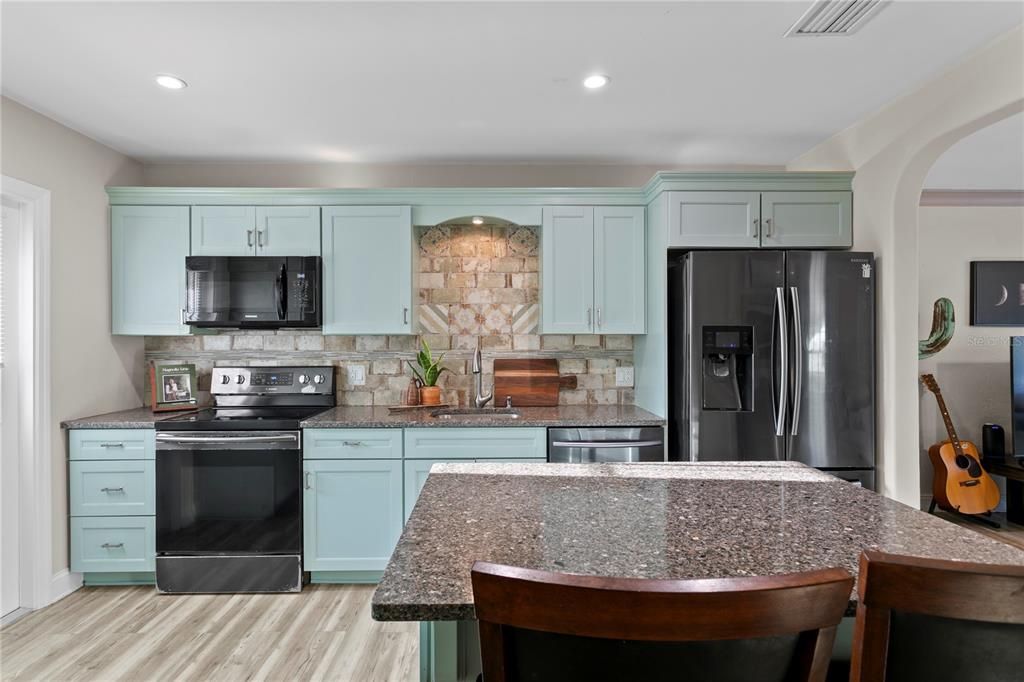 待售: $385,000 (3 贝兹, 2 浴室, 1139 平方英尺)