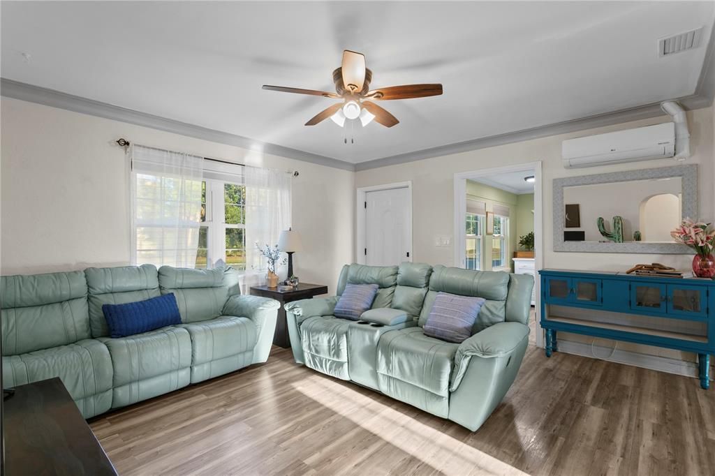 待售: $385,000 (3 贝兹, 2 浴室, 1139 平方英尺)