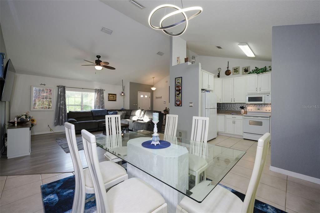 For Sale: $289,900 (3 beds, 2 baths, 1470 Square Feet)