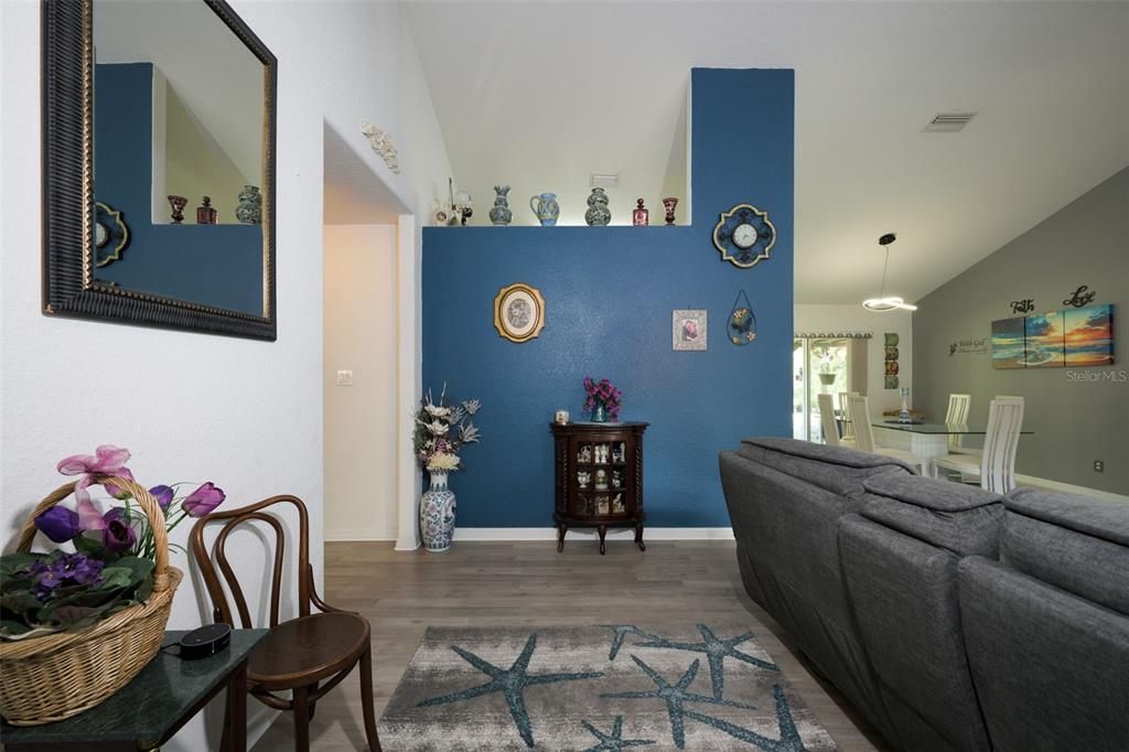 For Sale: $289,900 (3 beds, 2 baths, 1470 Square Feet)