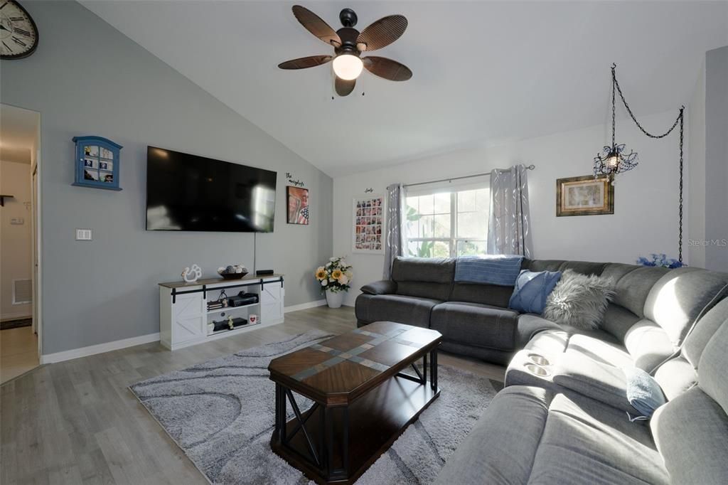 For Sale: $289,900 (3 beds, 2 baths, 1470 Square Feet)