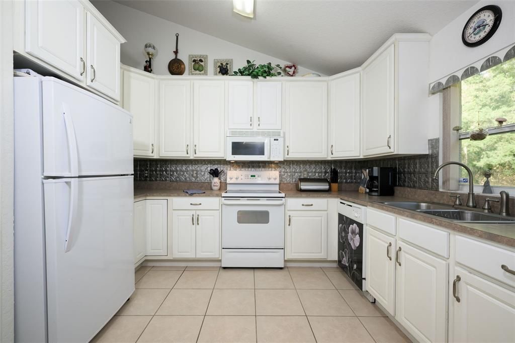 For Sale: $289,900 (3 beds, 2 baths, 1470 Square Feet)