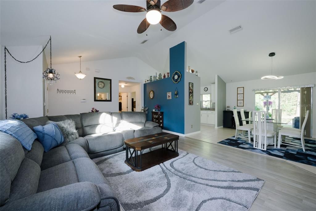 For Sale: $289,900 (3 beds, 2 baths, 1470 Square Feet)