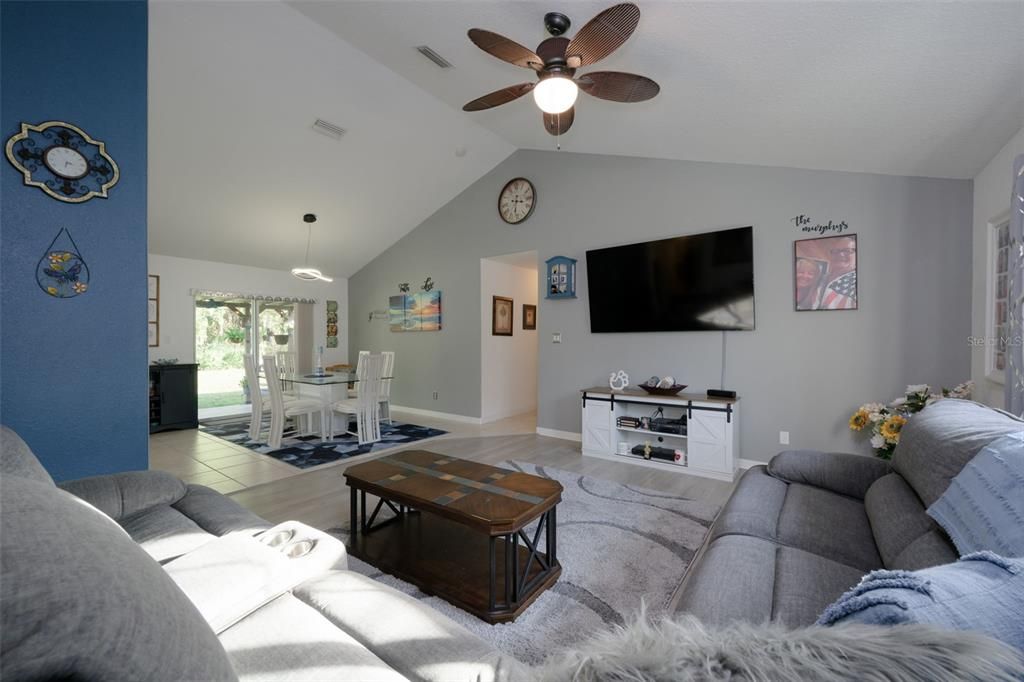 For Sale: $289,900 (3 beds, 2 baths, 1470 Square Feet)