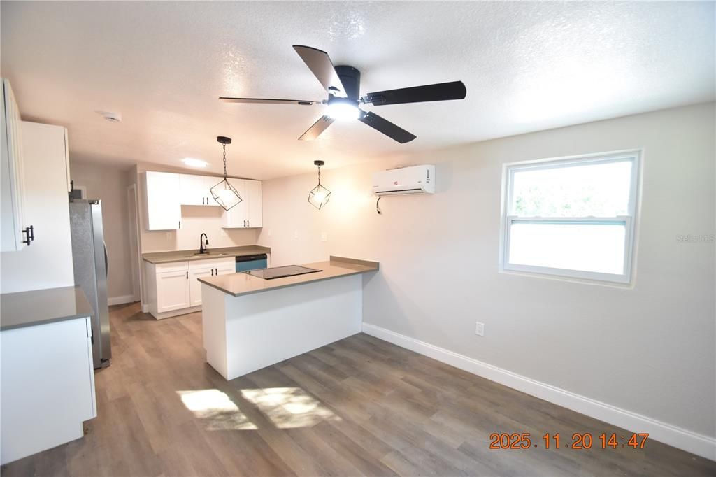 For Rent: $1,795 (3 beds, 1 baths, 816 Square Feet)