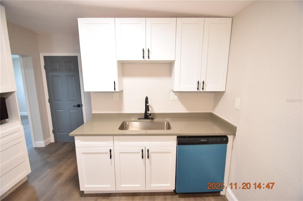 For Rent: $1,795 (3 beds, 1 baths, 816 Square Feet)