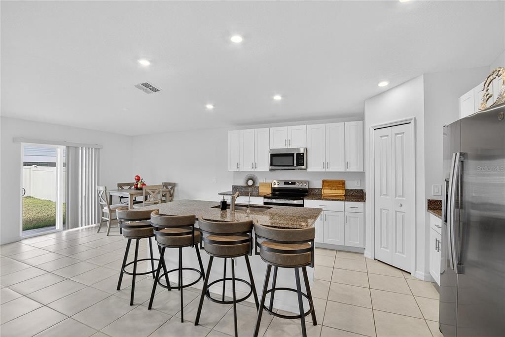 В аренду: $2,500 (4 спален, 2 ванн, 1936 Квадратных фут)