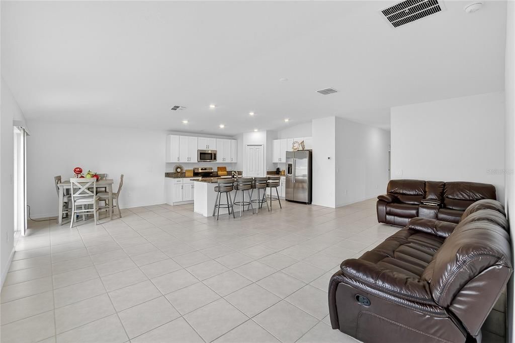 В аренду: $2,500 (4 спален, 2 ванн, 1936 Квадратных фут)