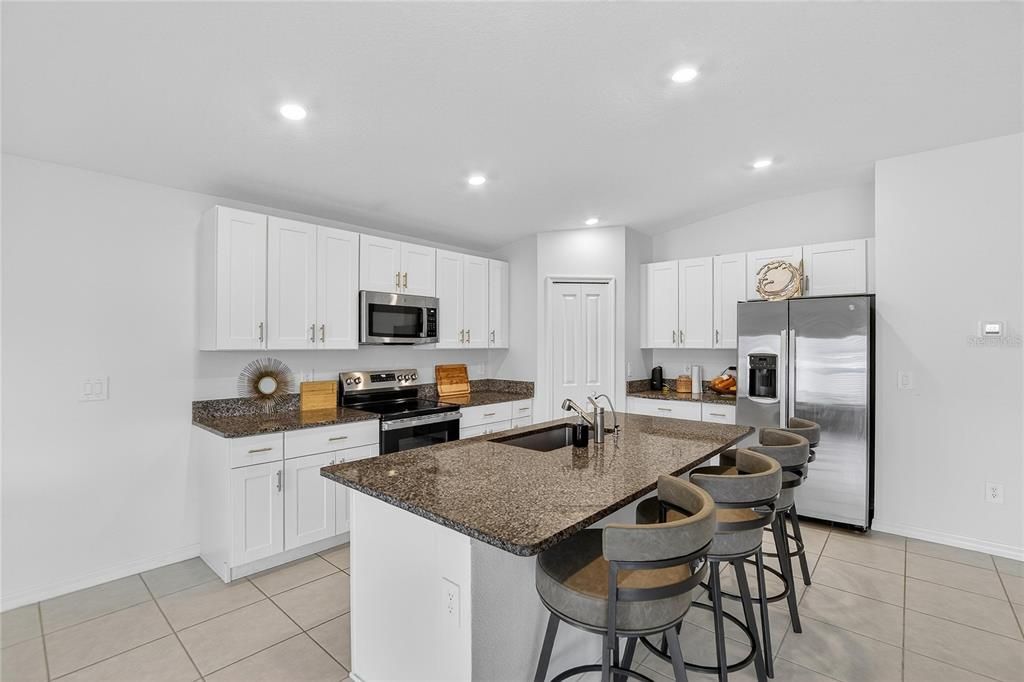 В аренду: $2,500 (4 спален, 2 ванн, 1936 Квадратных фут)