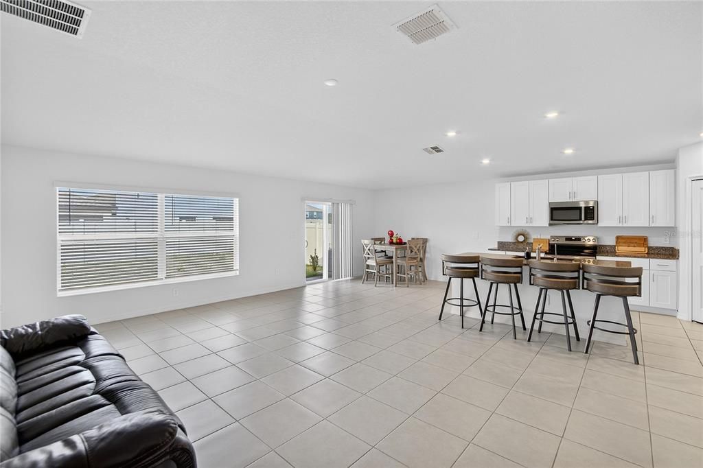 В аренду: $2,500 (4 спален, 2 ванн, 1936 Квадратных фут)