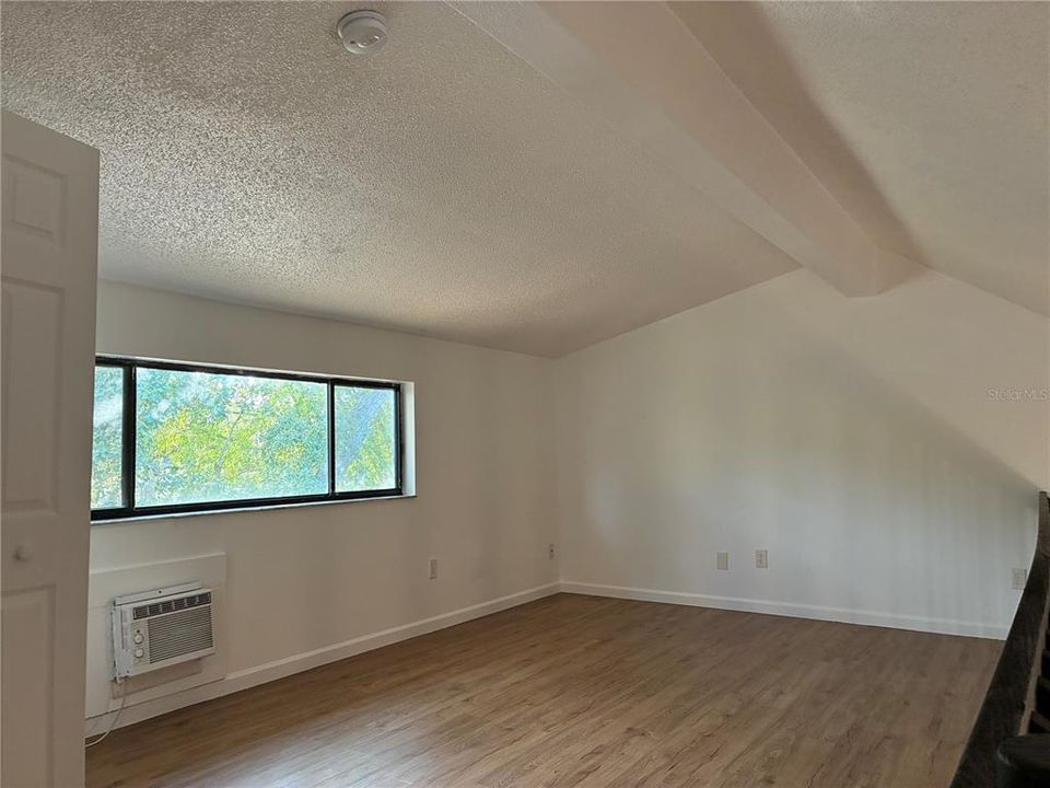 For Rent: $1,350 (1 beds, 1 baths, 480 Square Feet)