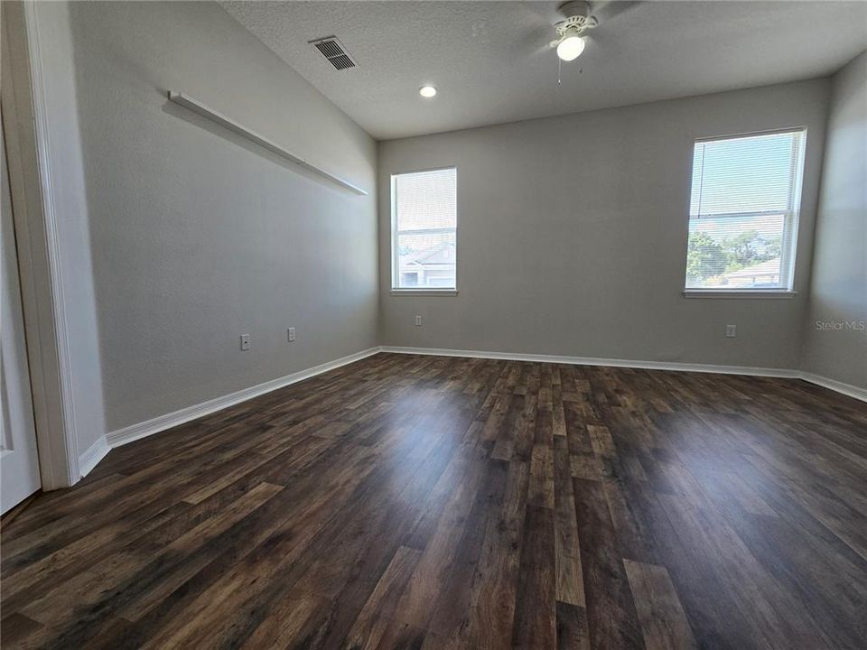 For Sale: $354,900 (4 beds, 2 baths, 1925 Square Feet)