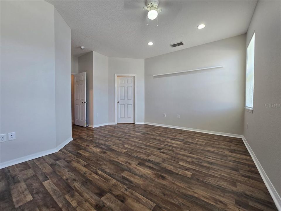 For Sale: $354,900 (4 beds, 2 baths, 1925 Square Feet)