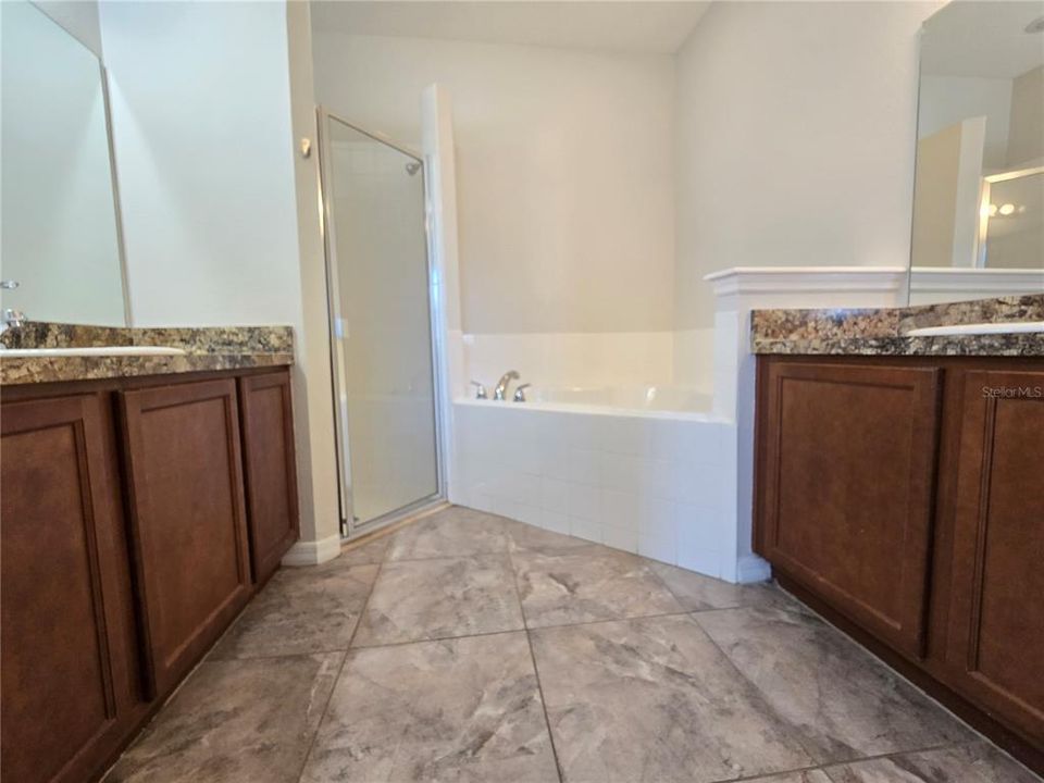 For Sale: $354,900 (4 beds, 2 baths, 1925 Square Feet)