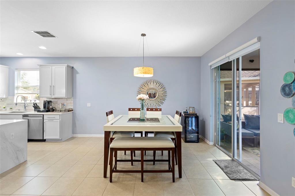 待售: $375,000 (4 贝兹, 2 浴室, 2017 平方英尺)