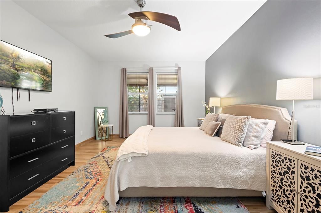 待售: $375,000 (4 贝兹, 2 浴室, 2017 平方英尺)