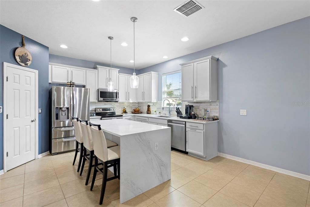 待售: $375,000 (4 贝兹, 2 浴室, 2017 平方英尺)