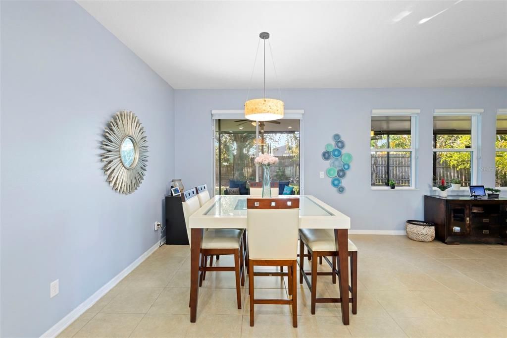 待售: $375,000 (4 贝兹, 2 浴室, 2017 平方英尺)