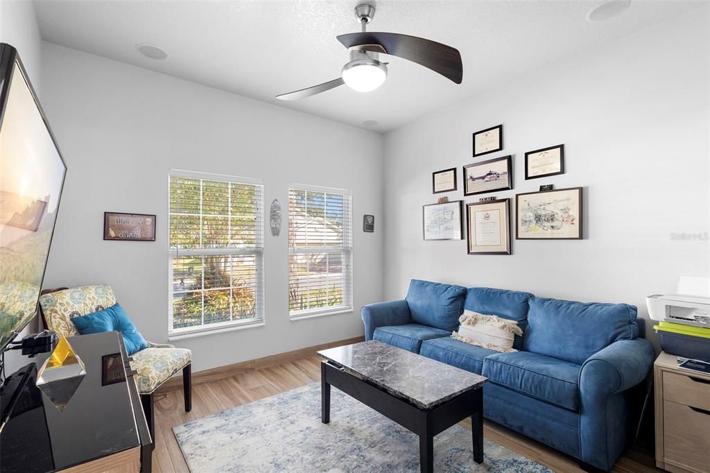 待售: $375,000 (4 贝兹, 2 浴室, 2017 平方英尺)