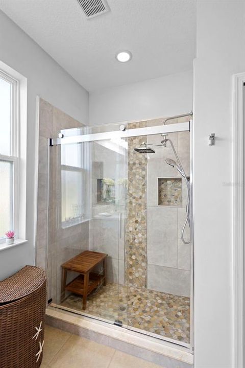 待售: $375,000 (4 贝兹, 2 浴室, 2017 平方英尺)