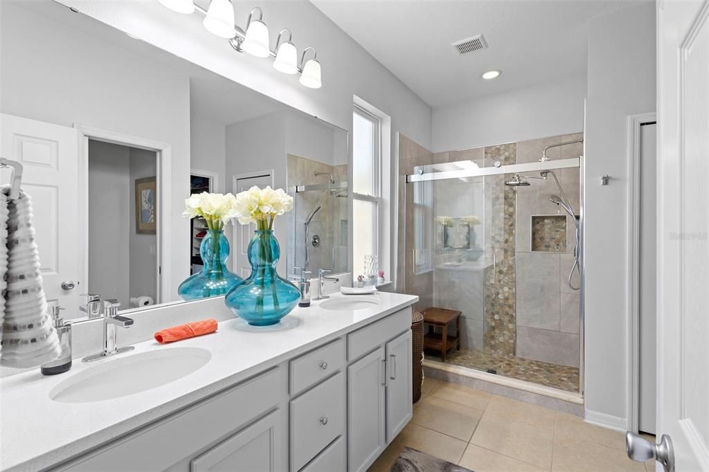 待售: $375,000 (4 贝兹, 2 浴室, 2017 平方英尺)