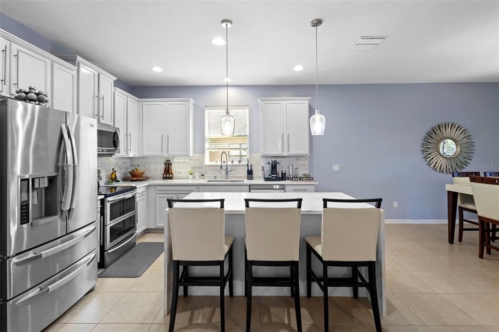 待售: $375,000 (4 贝兹, 2 浴室, 2017 平方英尺)