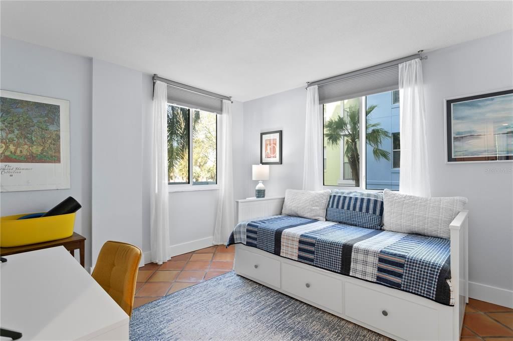 На продажу: $439,900 (2 спален, 2 ванн, 1422 Квадратных фут)