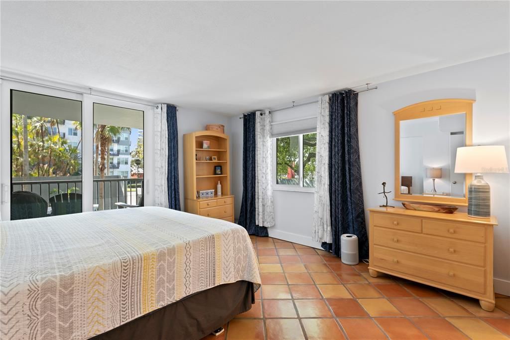 На продажу: $439,900 (2 спален, 2 ванн, 1422 Квадратных фут)