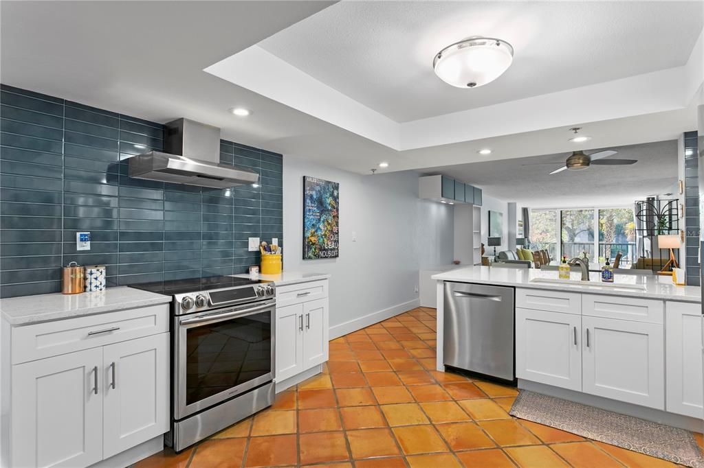 На продажу: $439,900 (2 спален, 2 ванн, 1422 Квадратных фут)