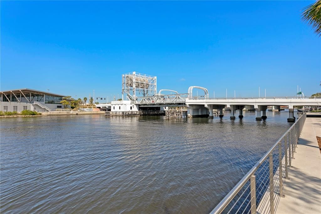 На продажу: $439,900 (2 спален, 2 ванн, 1422 Квадратных фут)