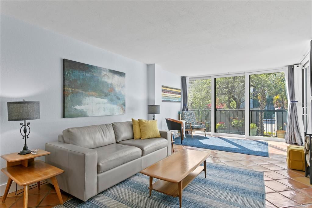 На продажу: $439,900 (2 спален, 2 ванн, 1422 Квадратных фут)