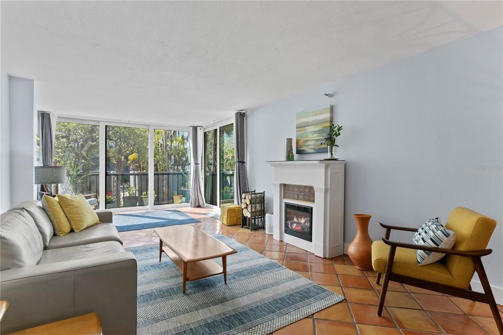 На продажу: $439,900 (2 спален, 2 ванн, 1422 Квадратных фут)