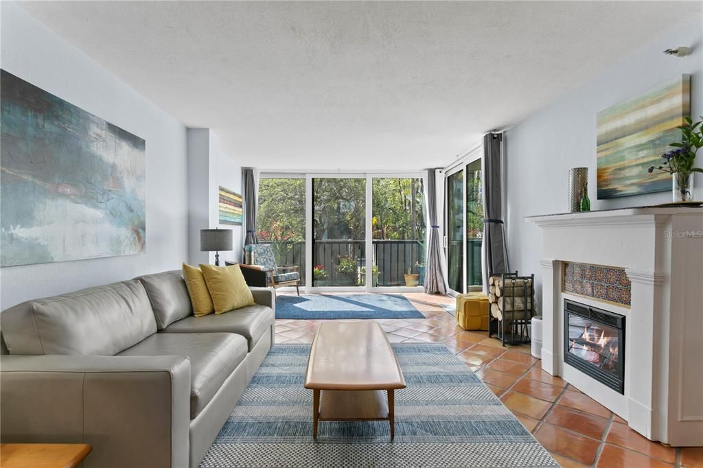 На продажу: $439,900 (2 спален, 2 ванн, 1422 Квадратных фут)